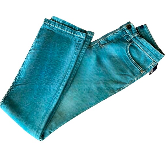 Designer Vintage Jeans. Beautiful mid blue with off white/dark blue stitching. - Picture 2 of 4